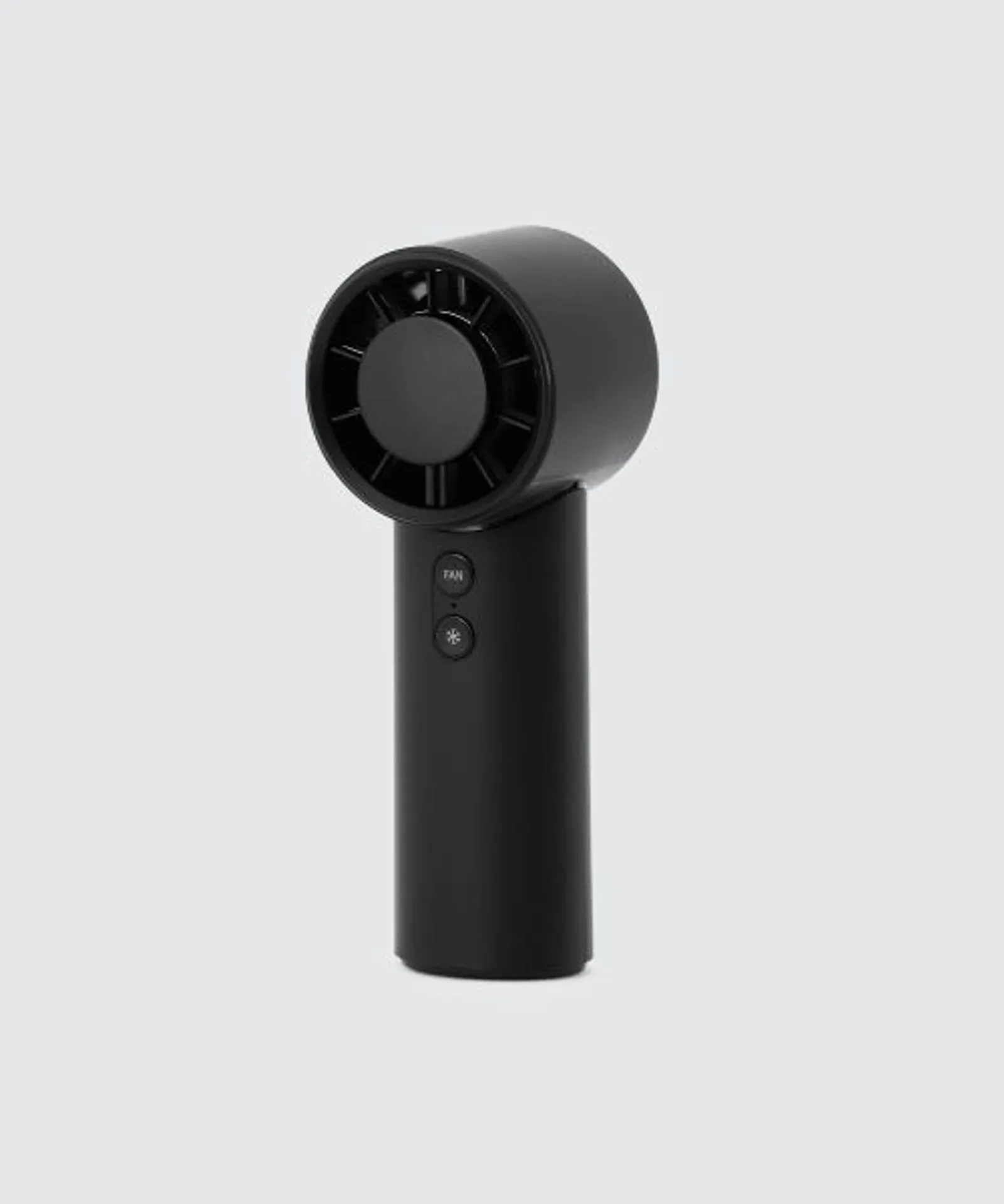 MUSINSA STANDARD HOMEのポータブルファン使用イメージ